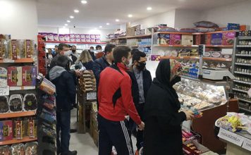 Sokağa çıkma yasağını duyanlar akın etti! Metrelerce kuyruk oluştu