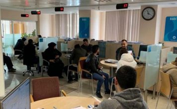 Testleri iki kez negatif çıkan banka çalışanı koronavirüs nedeniyle hayatını kaybetti