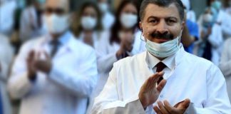 Sağlık Bakanı Fahrettin Koca, eleştiriler sonrası Twitter’daki maskeyi çenesine indirdiği fotoğrafını kaldırdı