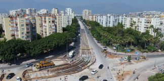 Raylar döşeniyor, yollar asfaltlanıyor