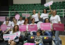 Pembe farkındalık parkeye taşındı