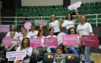 Pembe farkındalık parkeye taşındı