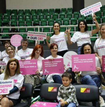 Pembe farkındalık parkeye taşındı