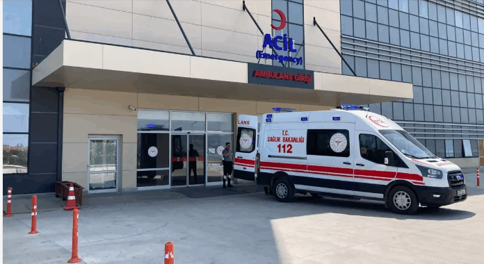 Zehirlenme şüphesiyle hastaneye kaldırılan 3 kardeşten 1’i öldü