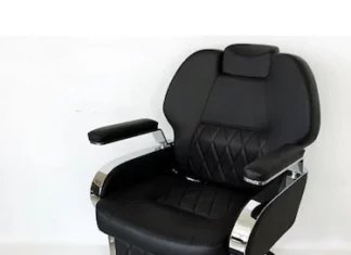 Berber Koltuğunda Türkçe Dersi: Adanalı Murat Çakmak’tan Kübalı Müşterisine Dil Eğitimi