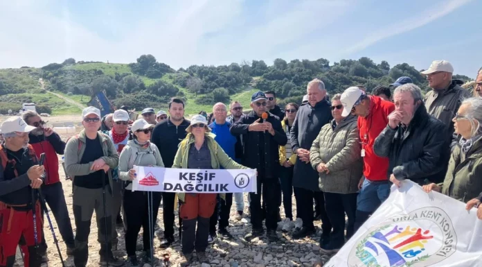 Urla hurda gemiye karşı ayakta