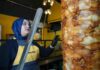 Ailesi ‘erkek işi’ dedi, o vazgeçmedi! 15 yaşında komi olarak başladı, 20’sinde döner ustası oldu