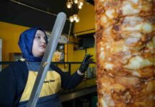 Ailesi ‘erkek işi’ dedi, o vazgeçmedi! 15 yaşında komi olarak başladı, 20’sinde döner ustası oldu